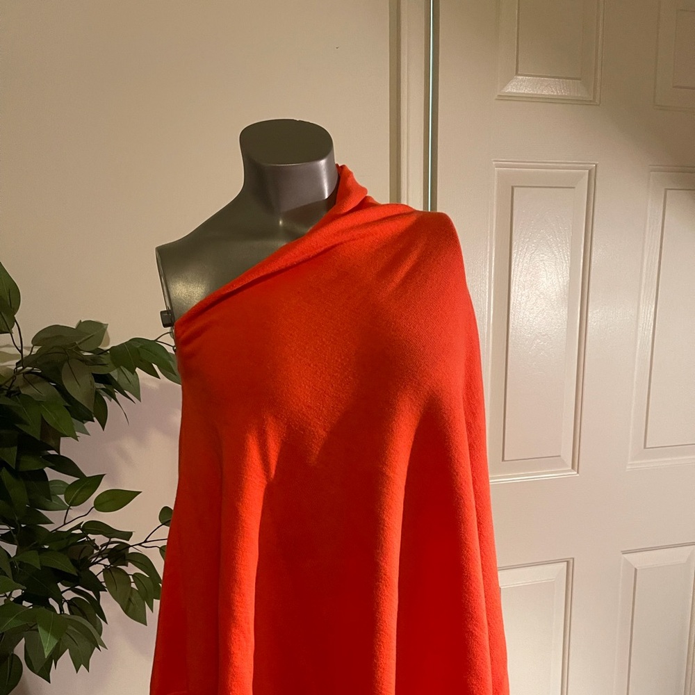 Crown & ivy one size poncho NWOT